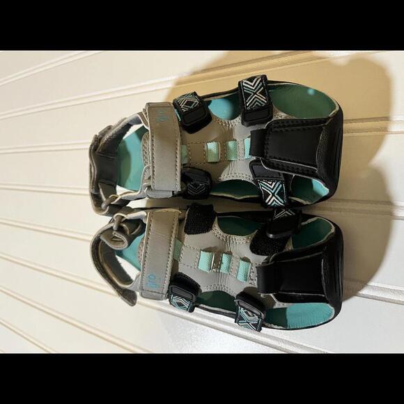 Kids Expandable Sandals By Gro Five - Picture 1 of 6